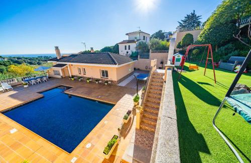 Sant Cebria de Vallalta Apartment | HomeHolidaysRentals Aube
