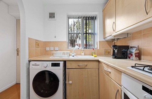 Stonnall House | Homely 2bed 2bath house in Erdington with Parking, sleep 6