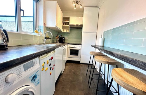 Bray on Thames House | Homely 3-Bed Bungalow, near Windsor & Slough
