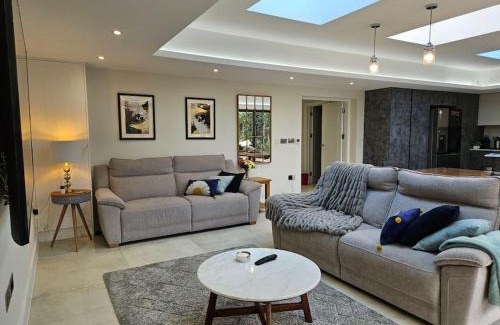 Little Missenden House | Homely 5 bed Cottage 30 mins to Heathrow, London, Legoland, Windsor Castle