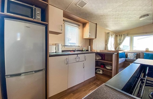 Swalecliffe House | Homely 8 berth caravan with side decking and ramp access in Kent, ref 47018H