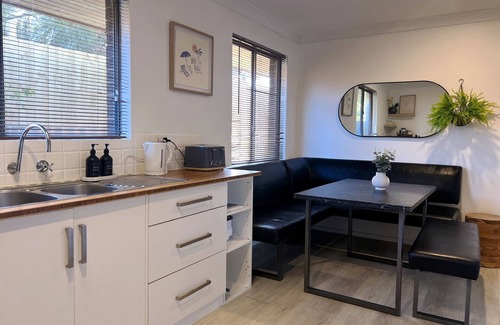 Cooloongup House | Homely Cosy Family Getaway, 5 Mins to Beach
