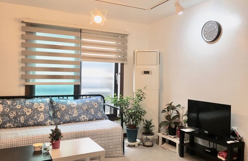 Deungchon-dong Apartment | Homely Place with Family and Friends