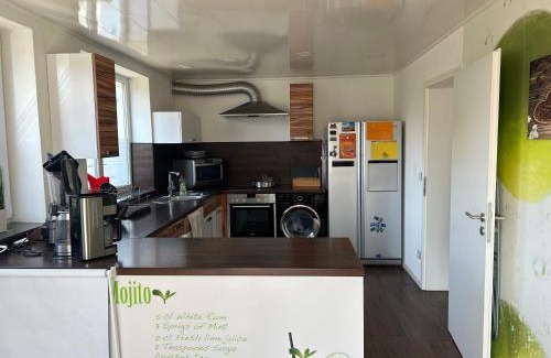 Hennef House | HomeOffice Zimmer Küche WLAN TV mit Terrasse Grill