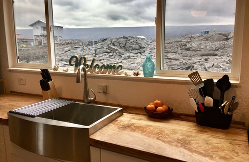 Kalapana House | HomeOnTheLava~ Ocean & Volcano Views ~Sleeps 8 ~ Momma’s Oasis