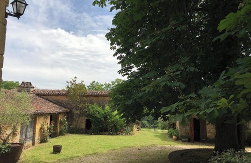 Blanquefort-sur-Briolance Villa | Homerez - Villa in Blanquefort-sur-Briolance