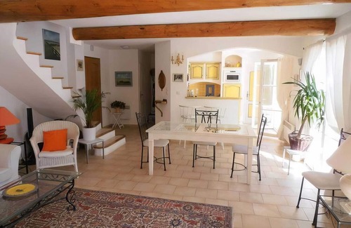Saint-Maurice-sur-Eygues Villa | Homerez - Villa in Saint-Maurice-sur-Eygues