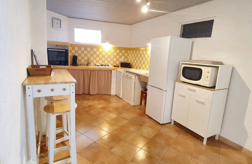 Saint-Maurice-sur-Eygues Apartment | Homerez - Apartment in Saint-Maurice-sur-Eygues