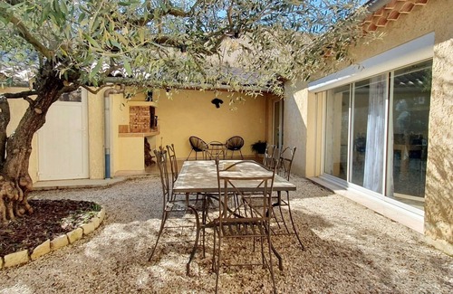 Saint-Maurice-sur-Eygues Apartment | Homerez - Apartment in Saint-Maurice-sur-Eygues