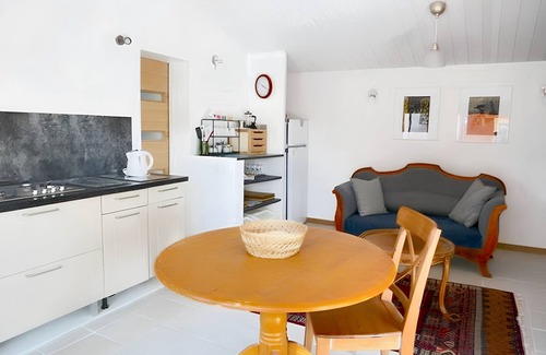 Saint-Quentin-la-Poterie Apartment | Homerez - Apartment in Saint-Quentin-la-Poterie.