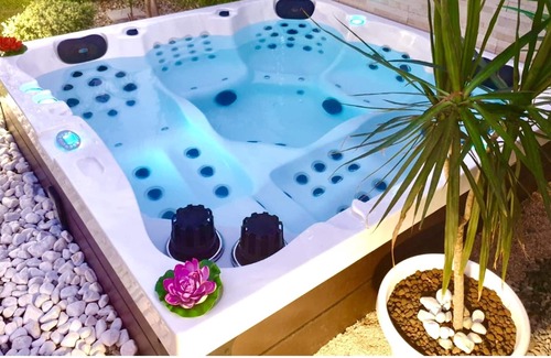 Brancaleone Marina House | Homerez - 200 m away from the beach! House for 10 ppl. with jacuzzi and sea view