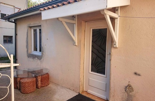 Penne-d'Agenais Apartment | Homerez - Apartment in Penne-d'Agenais