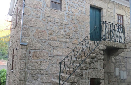 Alvoco da Serra Apartment | Homerez - Apartment Alvoco da Serra