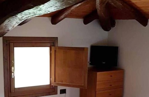 Monte San Pietro Apartment | Homerez - Appartement for 4 ppl. with shared pool and spa at Monte San Pietro