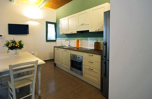 Montecastrilli Apartment | Homerez - Appartement for 4 ppl. with shared pool and garden at Montecastrilli