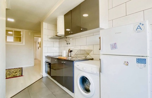 Penha de Franca Apartment | Homerez - Appt Lisboa City View