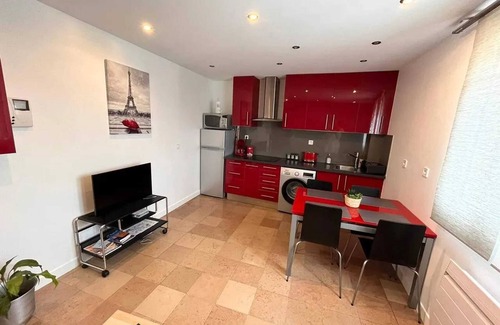 Aubervilliers Apartment | Homerez - Apt Aubervilliers - Parking