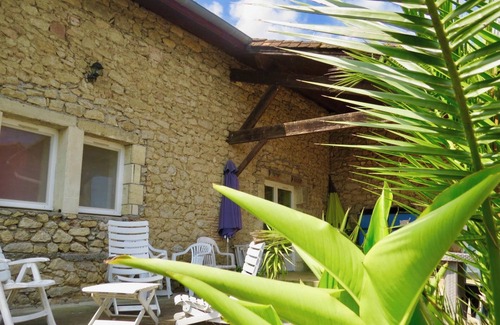 Blaignac Apartment | Homerez - Apt Blaignac + shared pool