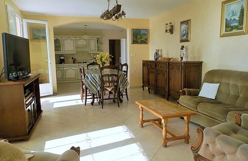 Cavalaire-sur-Mer Apartment | Homerez - Apt. Cavalaire-sur-Mer