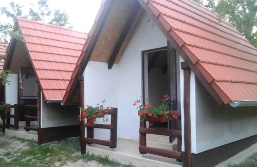Kutina House | Homerez - Beautiful bungalow with garden and terrace