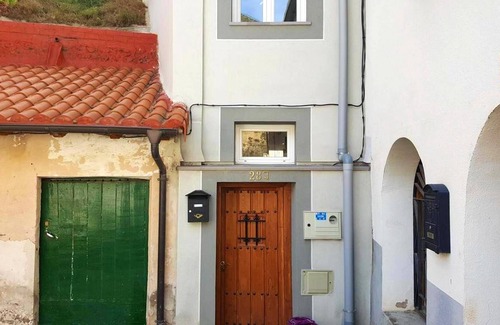 Arnedillo House | Homerez - Beautiful house for 5 ppl. with terrace at Arnedillo
