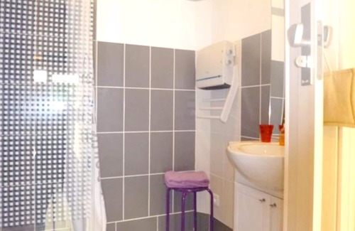 Cardet House | Homerez - Beautiful house for 4 ppl. with shared pool and terrace at Cardet