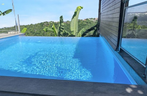 Marigot House | Homerez - Bungalow in Marigot, sea view.