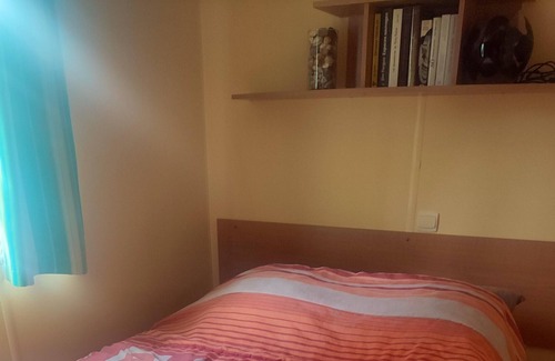 Saujon House | Homerez - Bungalow 10 km from the beach for 4 pers. with terrace in Saujon