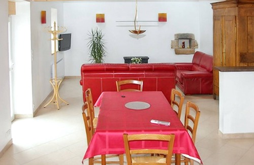 Botsorhel House | Homerez - Charming House in Botsorhel with Enclosed Garden