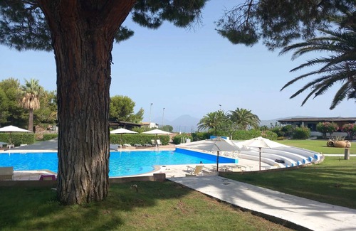 Vulcano Porto House | Homerez - Charming House in Lentia with Shared Pool