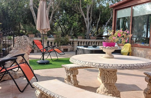 Siggiewi House | Homerez - Charming House in Siġġiewi with Jacuzzi