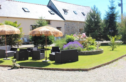 Nehou House | Homerez - Charming house with shared pool in Nehou