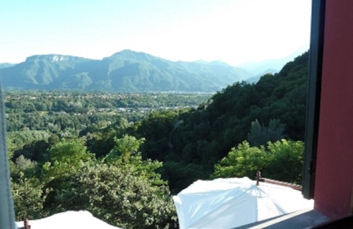 Barga Villa | Homerez - Charming villa in Barga with enclosed garden and fireplace