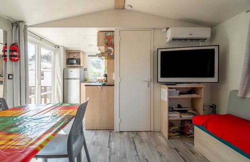 Narbonne-Plage House | Homerez - Comfortable Bungalow in Narbonne with Terrace & Parking