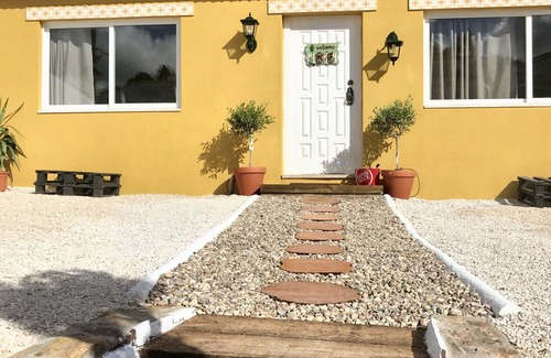 Triana House | Homerez - Comfortable house in Alenquer with modern amenities