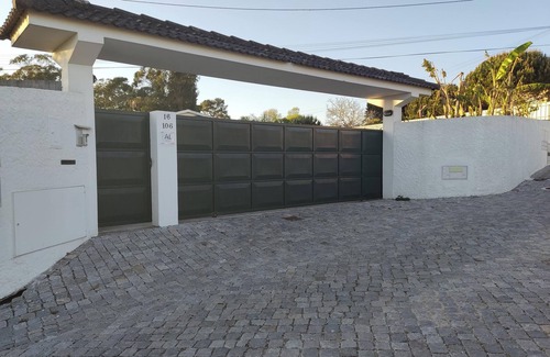 Marinhas House | Homerez - Comfortable House in Marinhas + Garden and Sea View.
