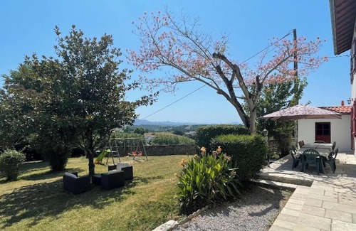 Bardos House | Homerez - Comfortable House in Bardos with Mountain View