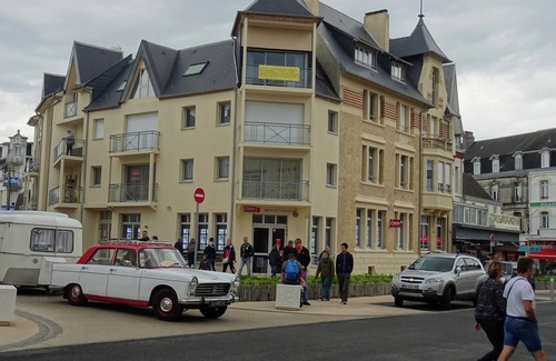 Berck-sur-Mer Apartment | Homerez - Cosy Apartment in Berck with Sea View (72m²) + Balcony