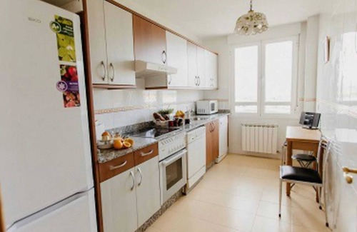 Ponferrada Apartment | Homerez - Cozy Apartment Ponferrada, Parking