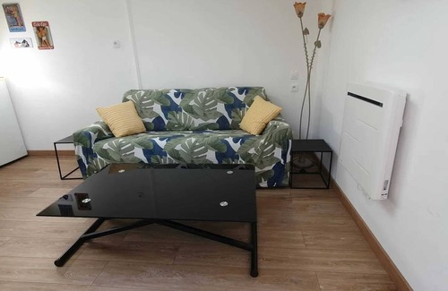 Cote Est Soquence Apartment | Homerez - Cozy Studio Le Havre