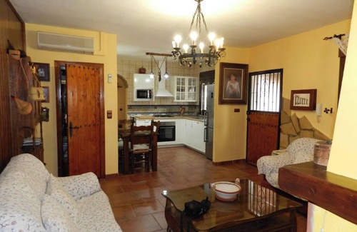 Padul Villa | Homerez - Elegant villa in Padul with private pool