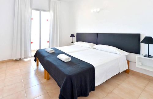 San Antonio Bay Apartment | Homerez - 250 m away from the beach! Apartement for 3 ppl. with shared pool