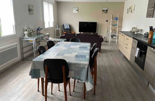 Pleherel-Plage-Vieux-Bourg Apartment | Homerez - Flat in Fréhel, priv. garden