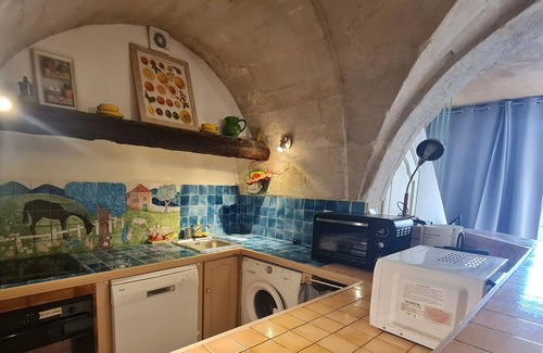 Villeneuve-les-Avignon House | Homerez - House Villeneuve-lès-Avignon