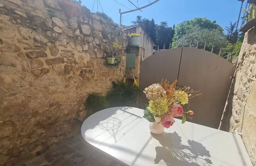 Villeneuve-les-Avignon House | Homerez - House Villeneuve-lès-Avignon