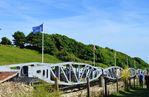 Saint-Laurent-sur-Mer House | Homerez - House for 6 ppl. with sea view and garden at Saint-Laurent-sur-Mer