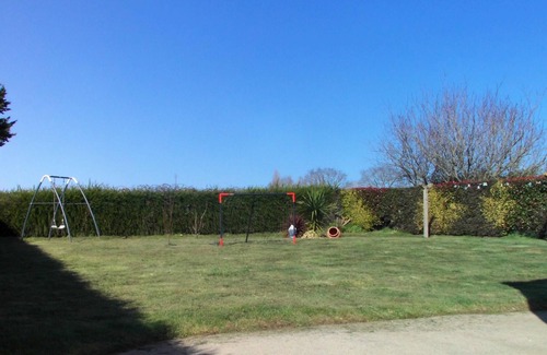 Tregomeur House | Homerez - House 5 km away from the beach for 7 ppl. with garden at Trégomeur