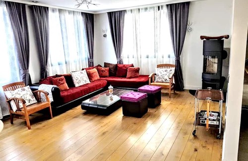 Argenteuil House | Homerez - House for 10 ppl. with garden, terrace and balcony at Argenteuil