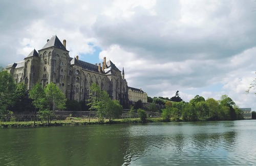 Solesmes House | Homerez - House in Solesmes with terrace