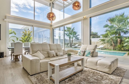 San Fulgencio Villa | Homerez - Luxury Villa San Fulgencio + Pool